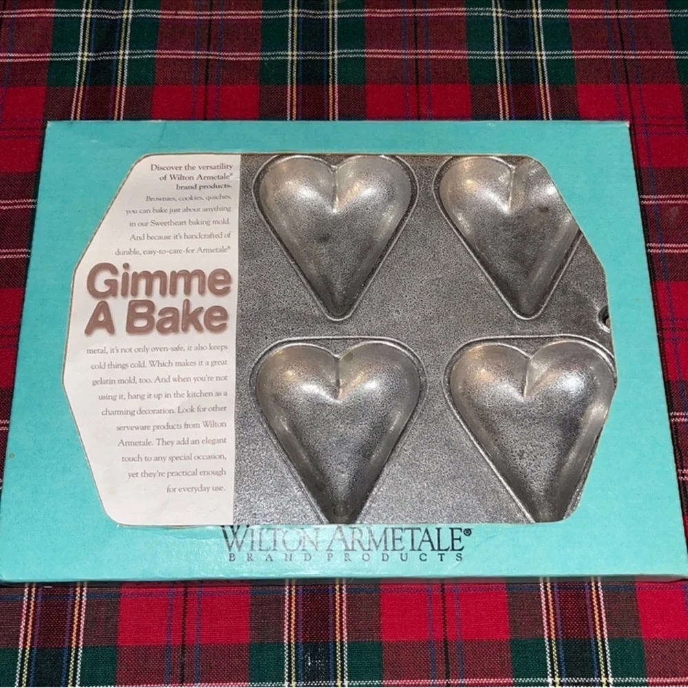 Wilton Armetale Heart Muffin Pan - Silver